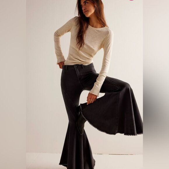 Free People Twirl On Mid-Rise Crop Flare Jeans Size 28 Washed Black High Rise - Picture 3 of 10